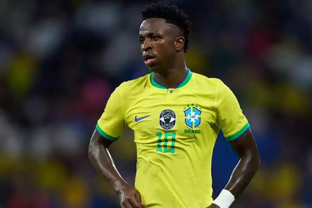 Brasil inició su preparación para el clásico con Vinicius trabajando diferenciado