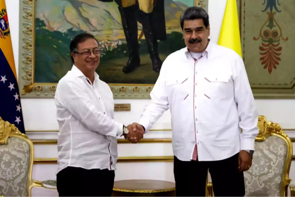 Petro amenaza con una guerra contra EEUU para defender la dictadura de Nicolas Maduro