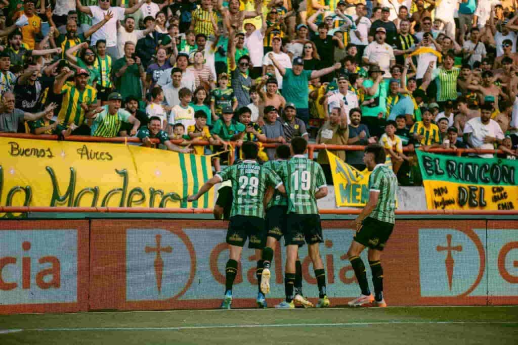Aldosivi ganó y sigue en Primera
