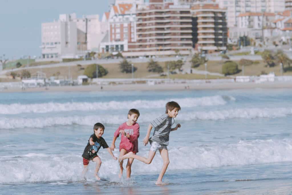Pediatras brindan recomendaciones para cuidar la salud de los niños este verano