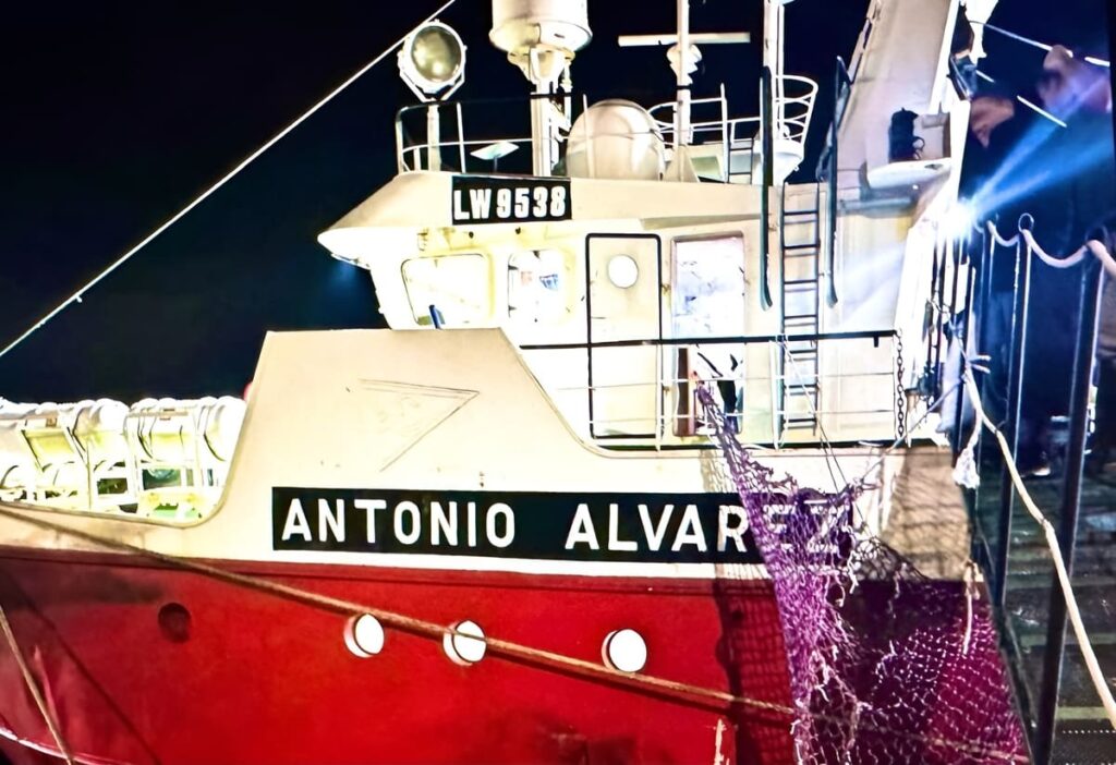 Santa Cruz recupera descargas de langostino y reactiva sus puertos